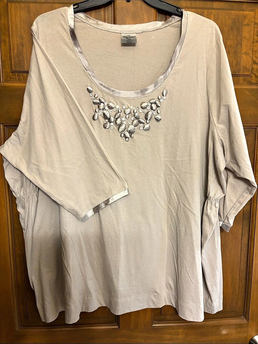 Avenue Beaded Neckline Tunic in Beige Size Medium Like New